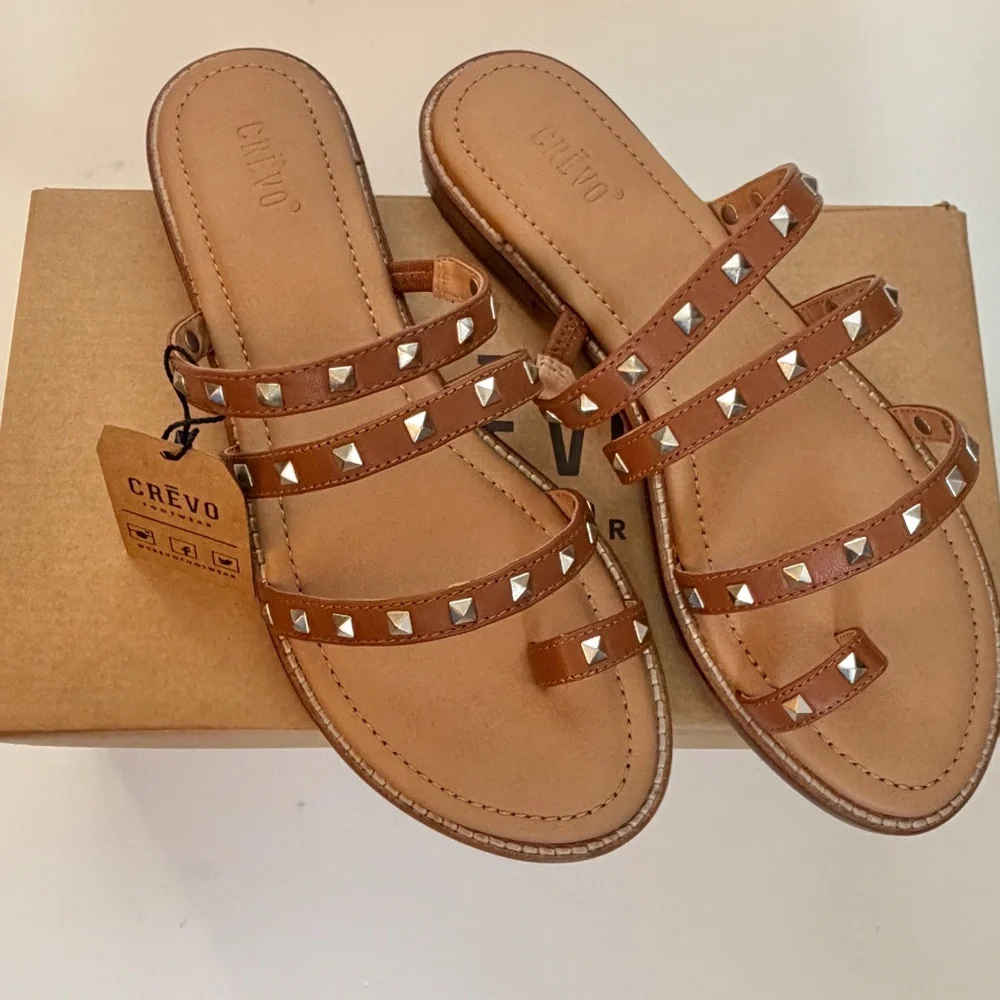 Crevo womens sandals. Size 8. - Picture 5 of 6